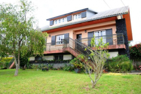 Maison de 6 chambres avec vue sur la mer jardin clos et wifi a La Plaine des Cafres